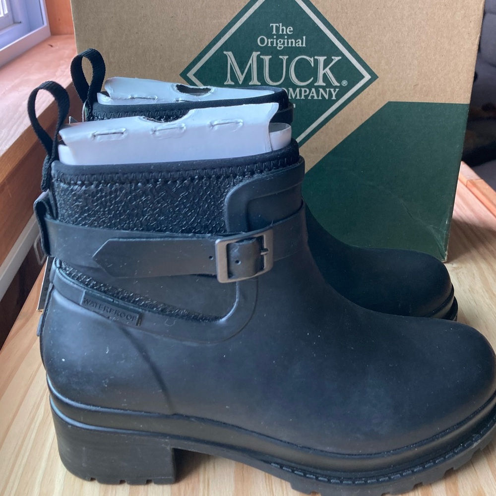Muck Company Waterproof Boots Womens 6 Black Liberty Platform Chelsea Bootie